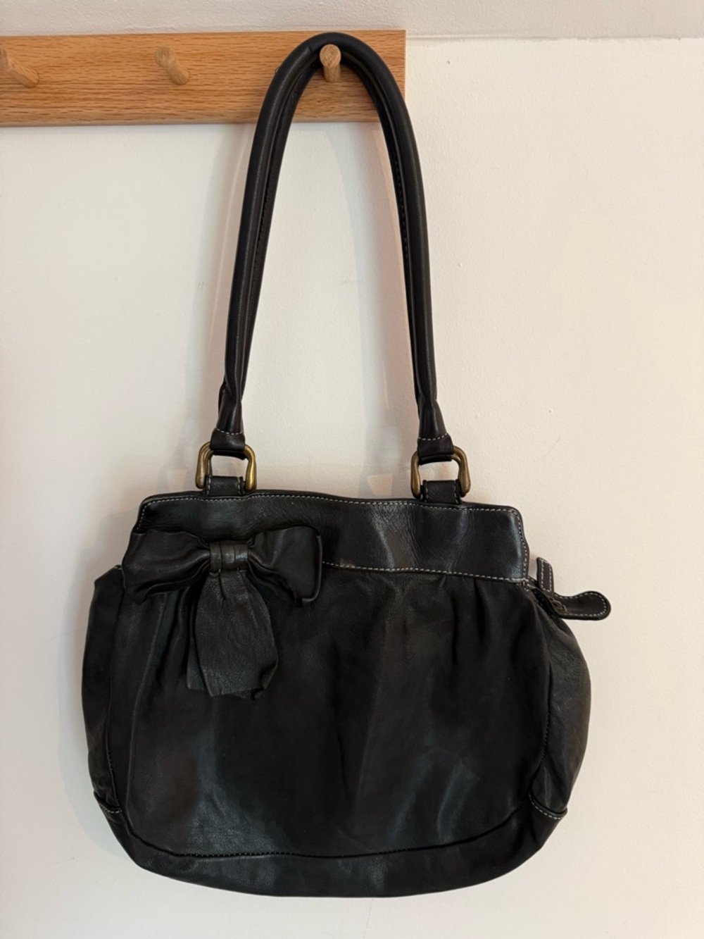 Premium Italian Artisanal Leather Hobo Bag - Hand-stitched detailing